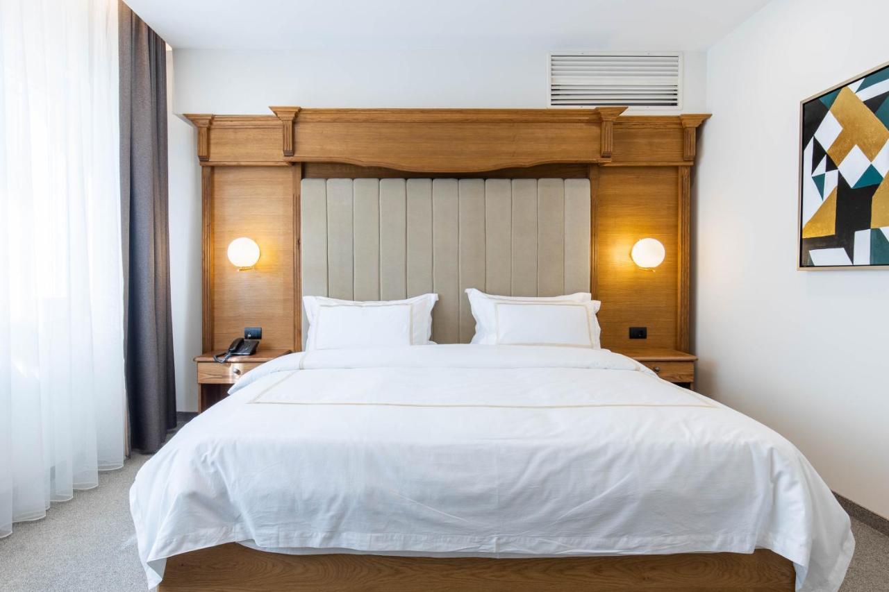 Hotel Afa Pristina Eksteriør billede