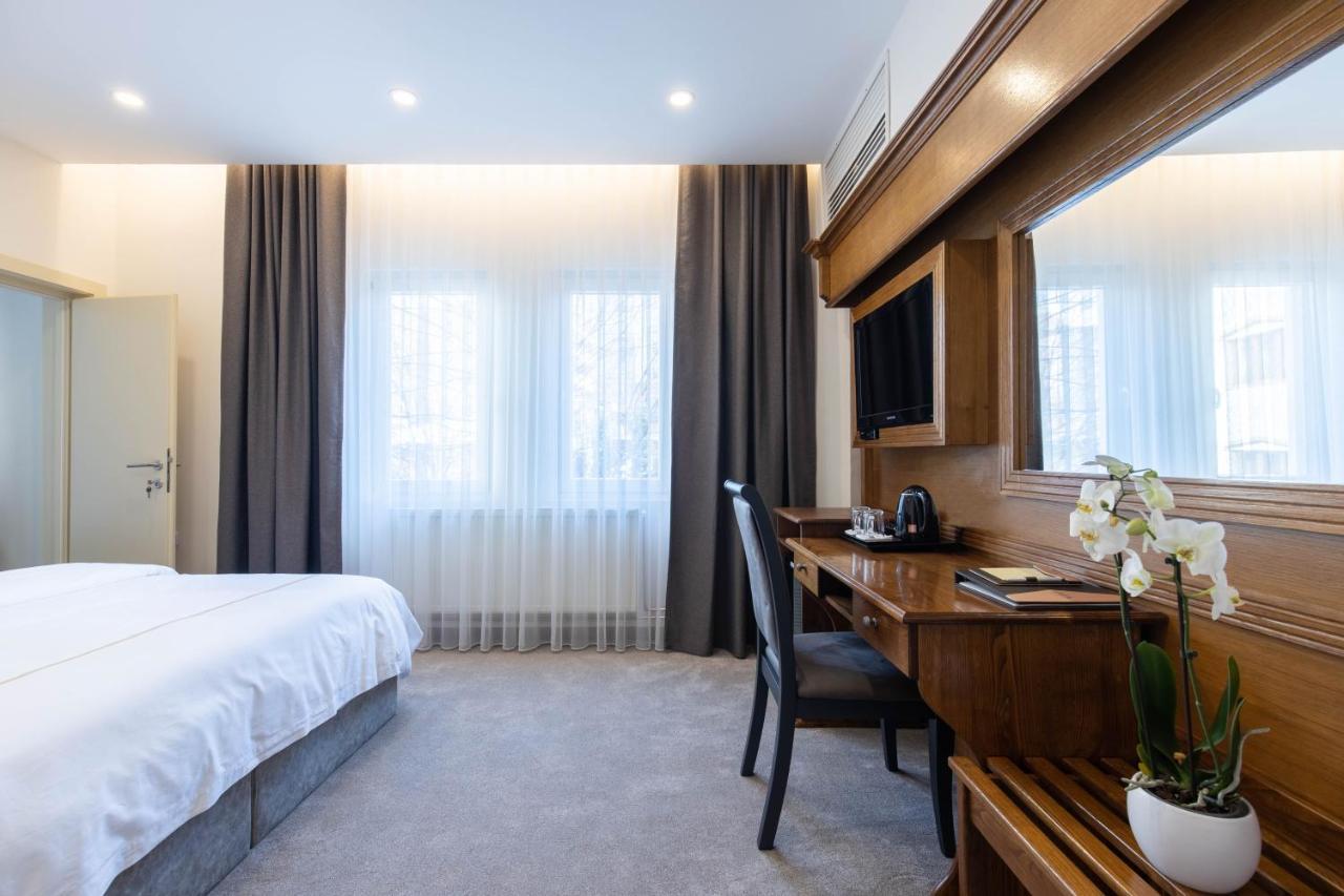 Hotel Afa Pristina Eksteriør billede